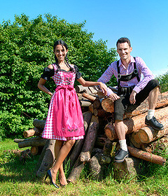 Dirndl und Lederhose Dirndl und Lederhose