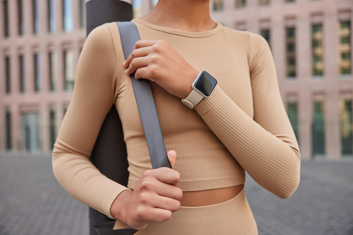 Farbe in Farbe, passend für die Smartwatch am Handgelenk